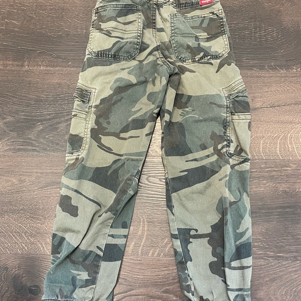 Wrangler camo print pants, kids 8 slim - Picture 2 of 5